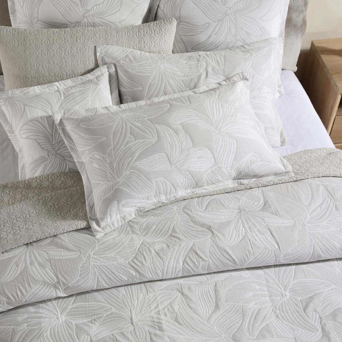 Grace Dove Polyester Cotton Floral Quilt Cover Set Queen
