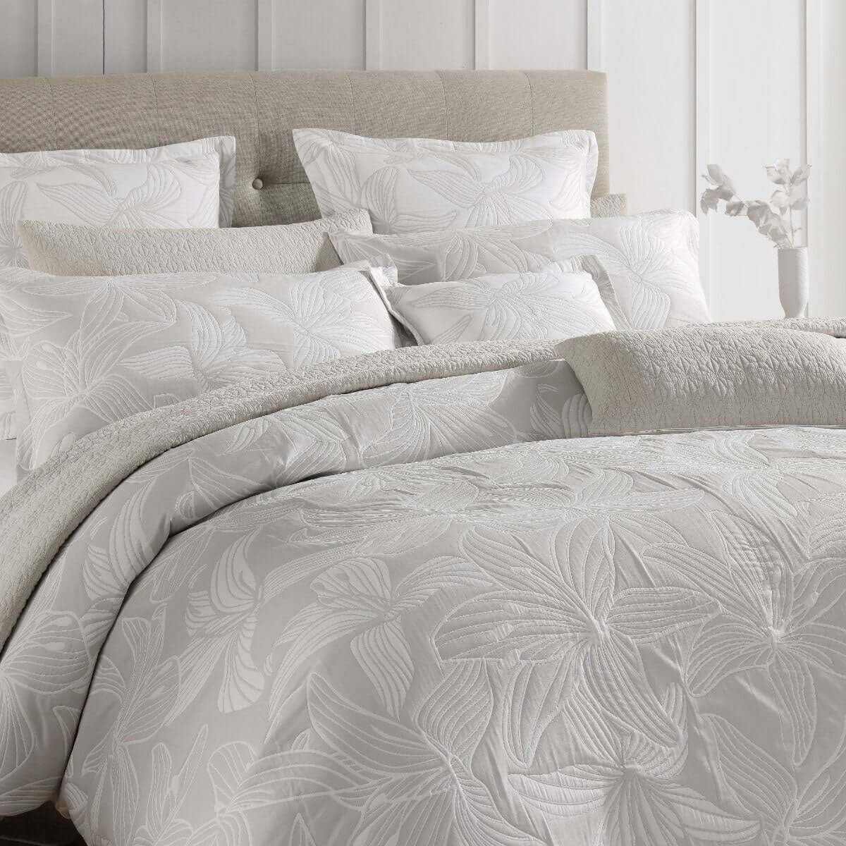 Grace Dove Polyester Cotton Floral Quilt Cover Set Queen