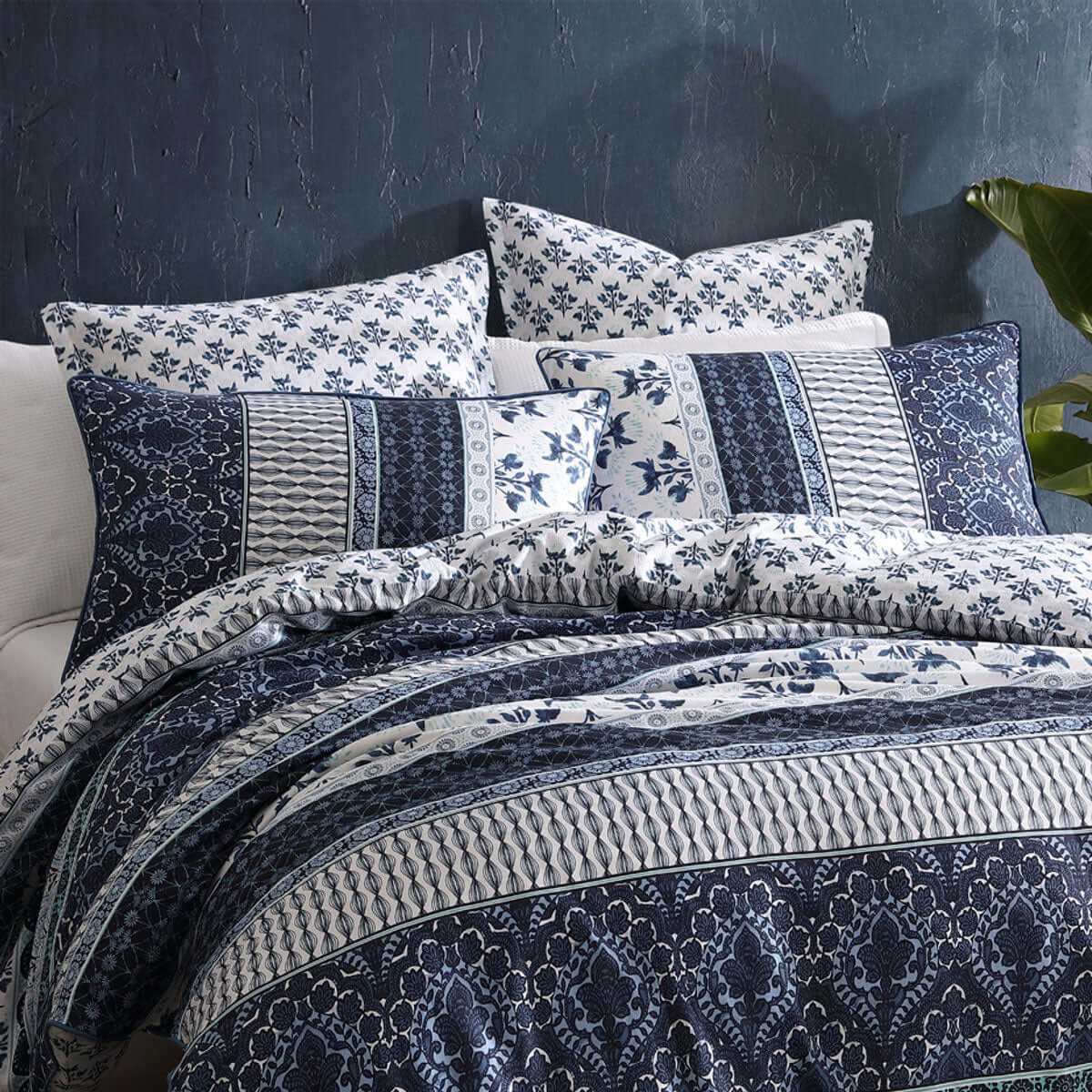 250TC Cotton Sateen Into the Blue Duvet Cover Set - Queen