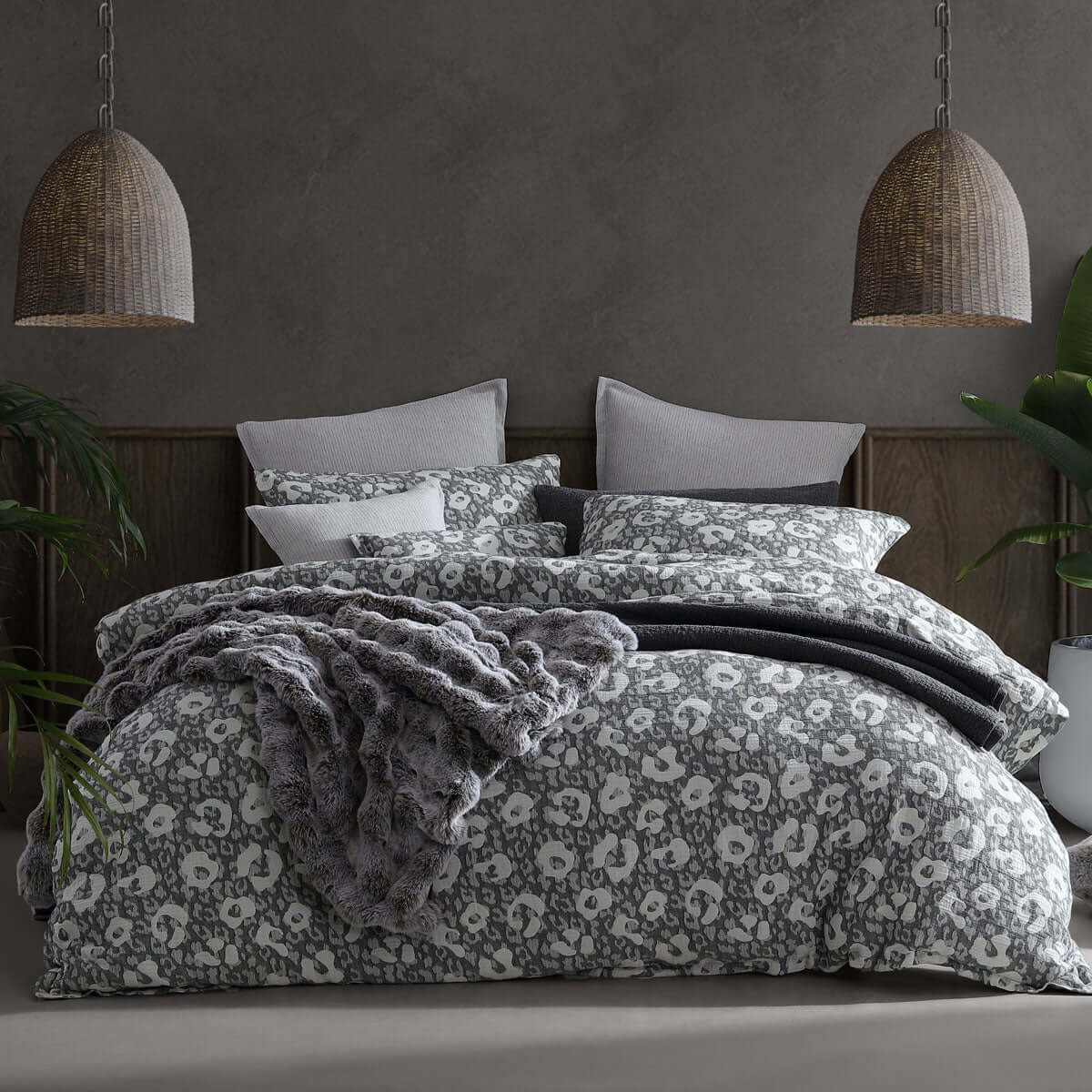 Leo Dove Cotton Jacquard Quilt Cover Super King