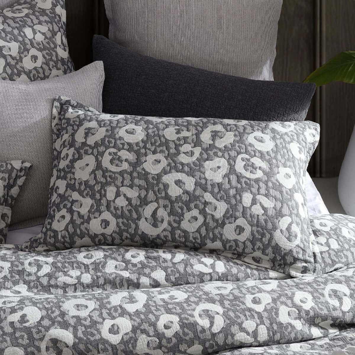 Leo Dove Cotton Jacquard Quilt Cover Super King