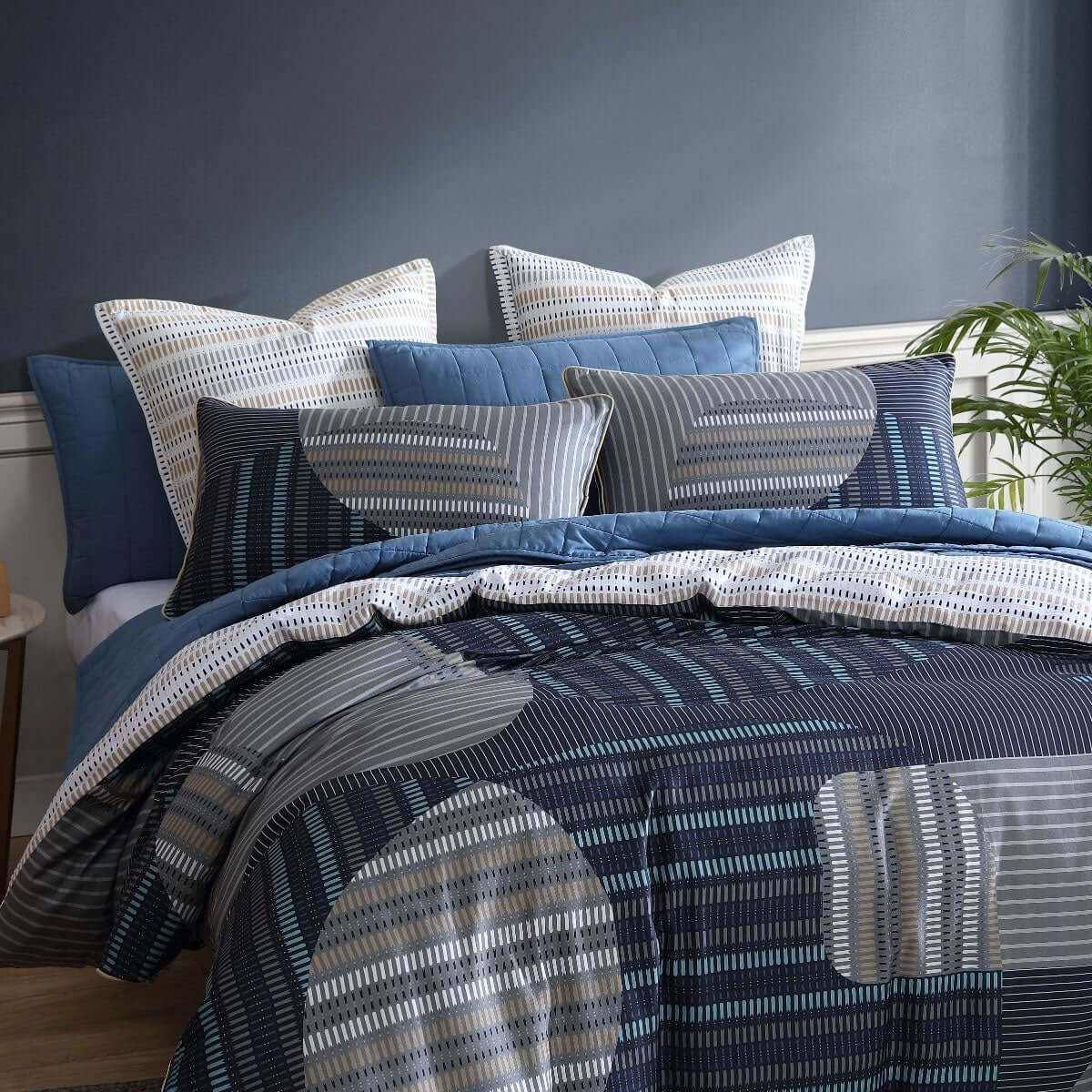 Statham 250TC 100% Cotton Sateen Navy Quilt Cover Set Queen