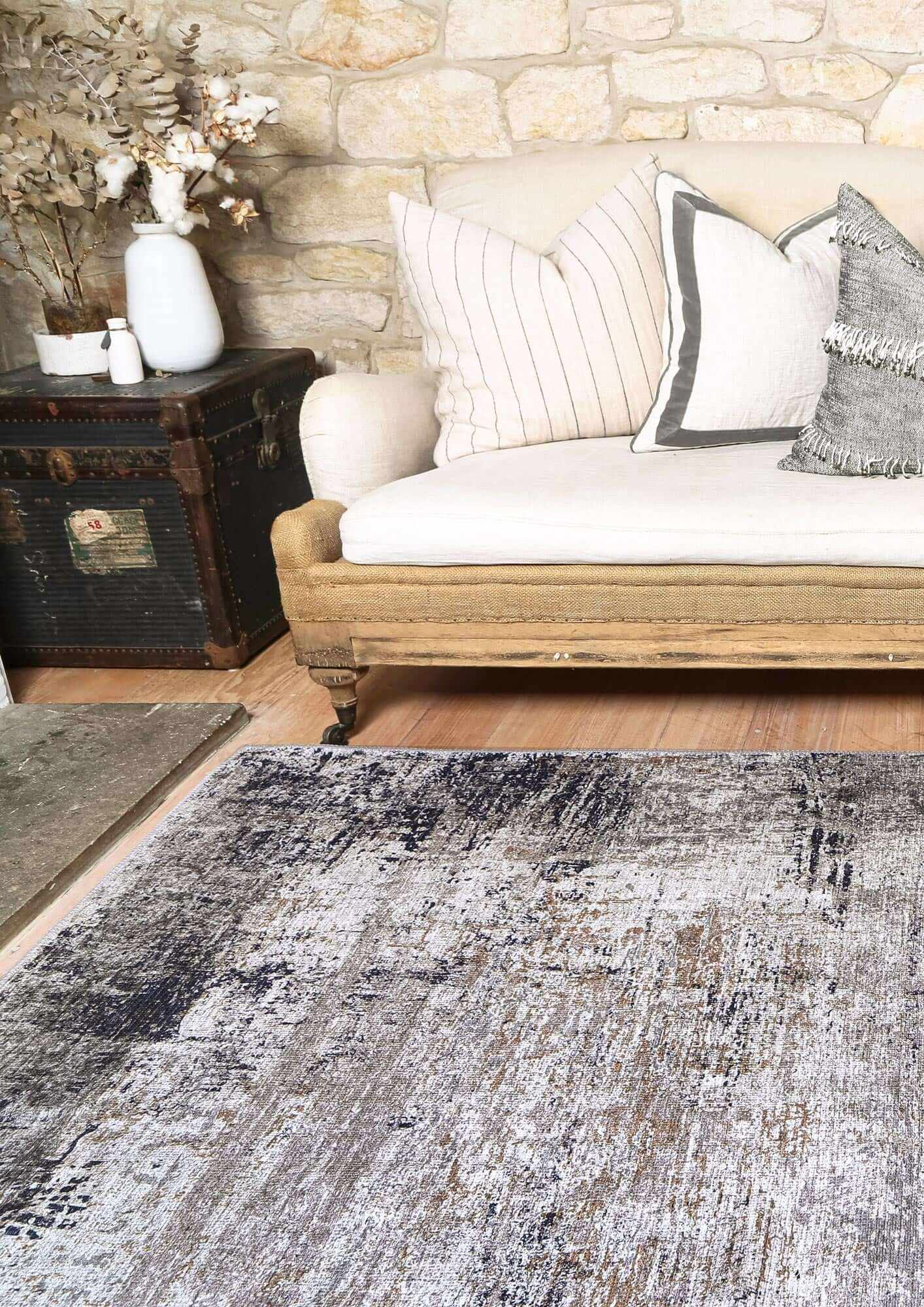 vintage-crown-elizabeth-ash-beige-distressed-vintage-rug 280x380